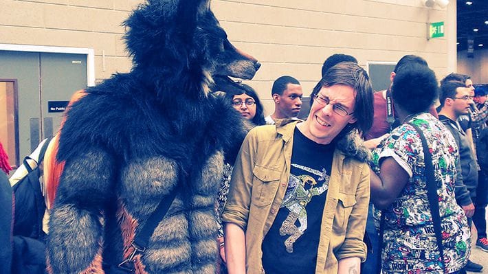 Carlos Eriksson pretending to be eating by a werewolf cosplayer.