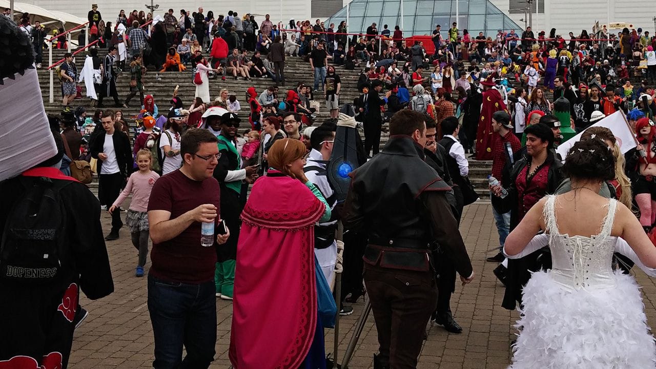 Large crowd of people outside of Comic Con, May 2015.