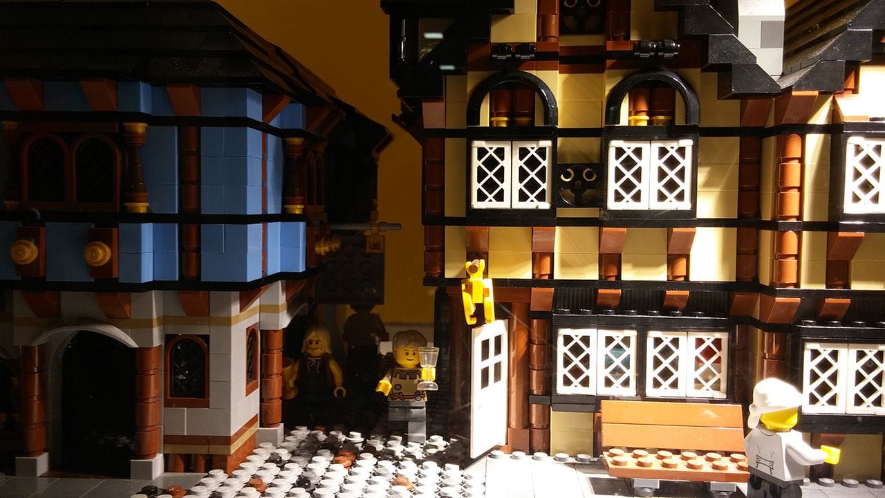 A medieval tavern recreated using Lego.