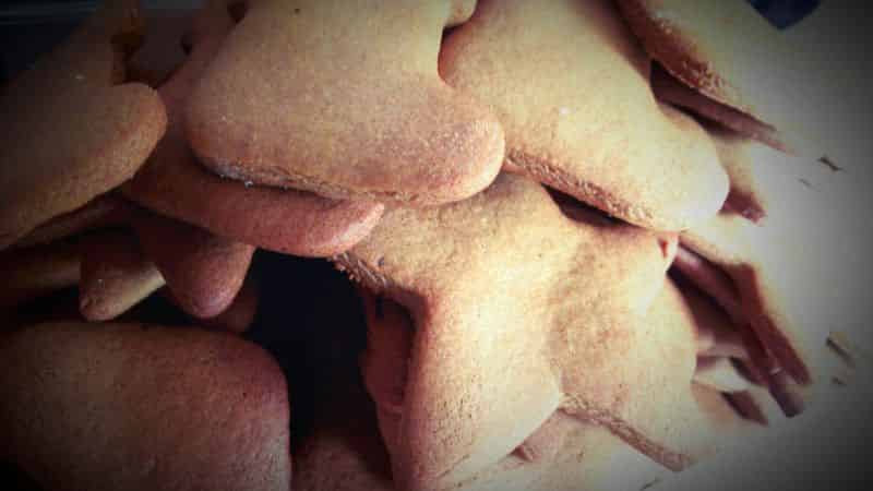 Identical close-up of Swedish gingerbread cookies (which don't contain ginger), with the Saturation decreased. 