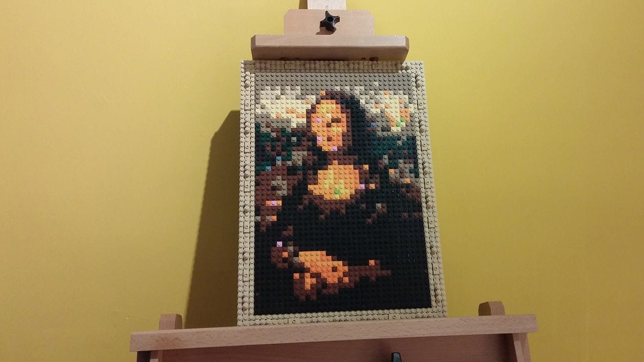 Leonardo Da Vinci’s Mona Lisa recreated using Lego.