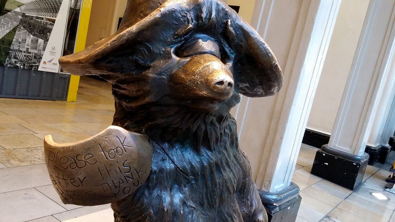 Bronze statue of Paddington Bear at Paddingston Station.